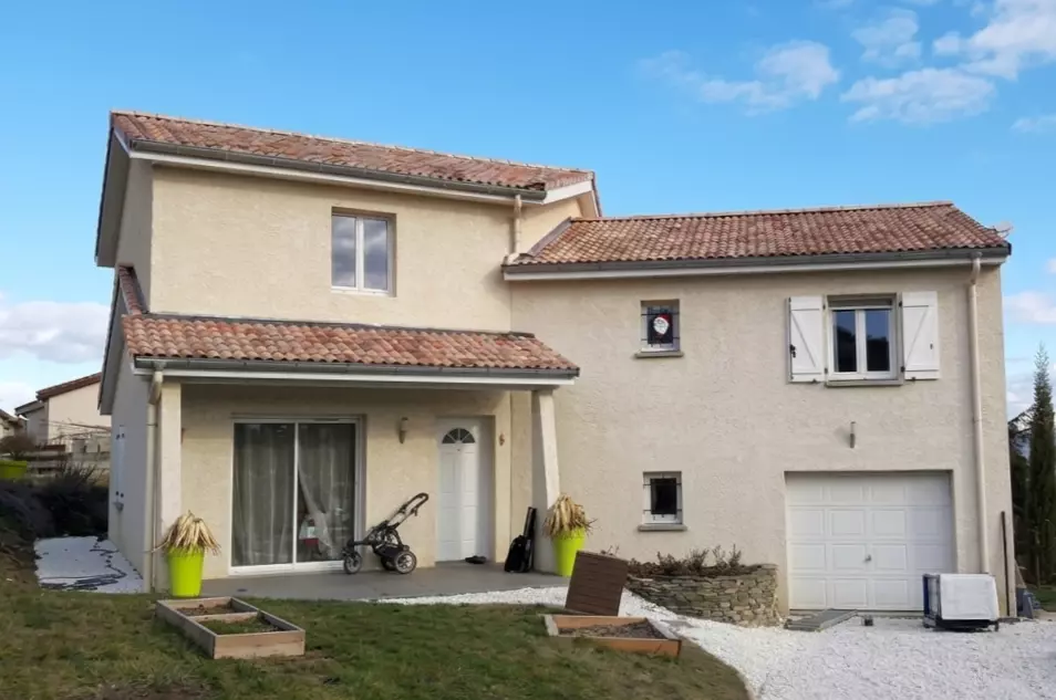 Transformation d'une maison grâce à la surélévation à Longes