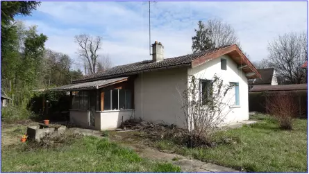 Maison-des-annees-60-avant-travaux-a-Tassin-la-Demi-Lune