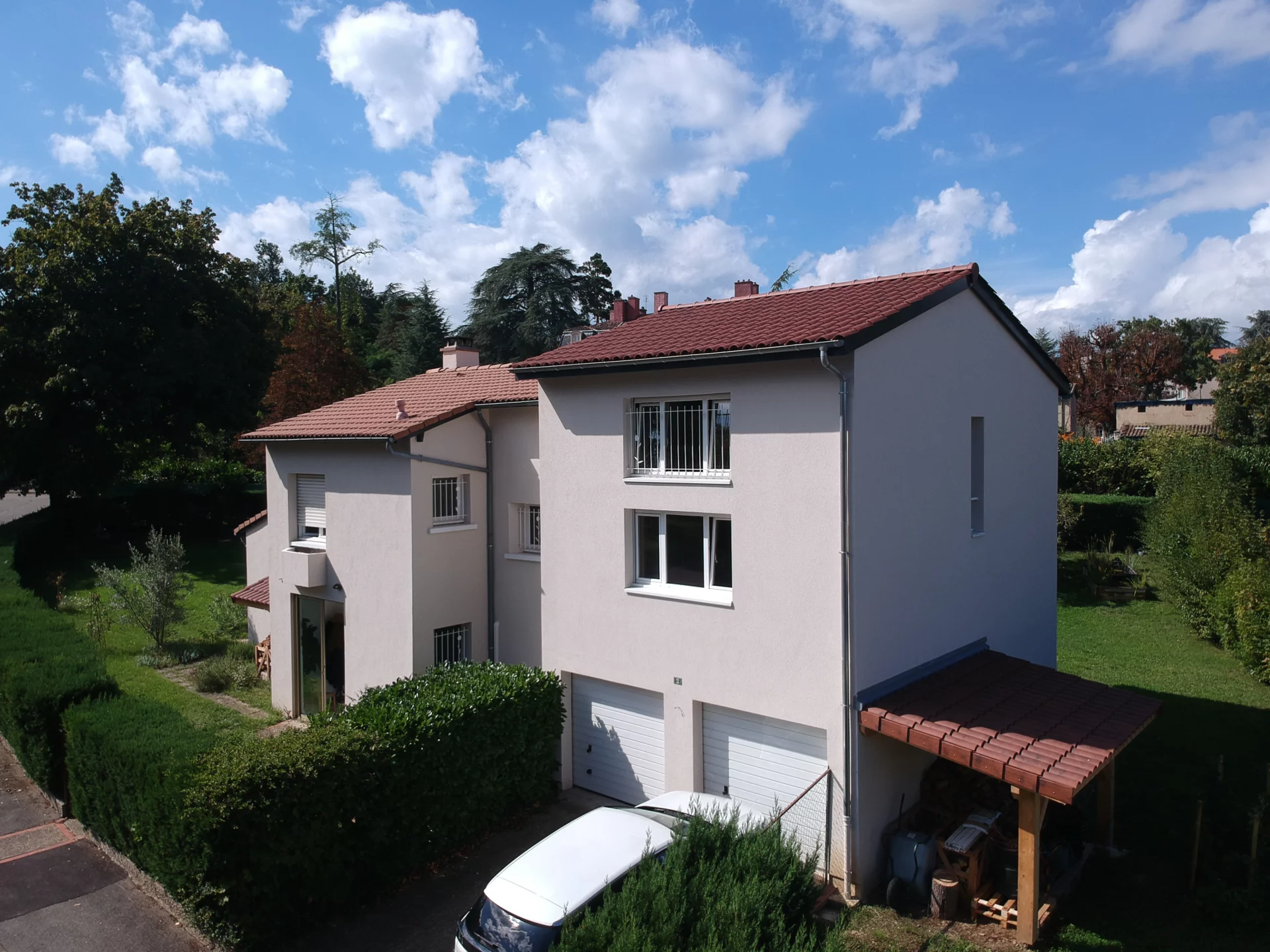 Surélévation d'une maison à Saint Genis Laval, vue de la rue
